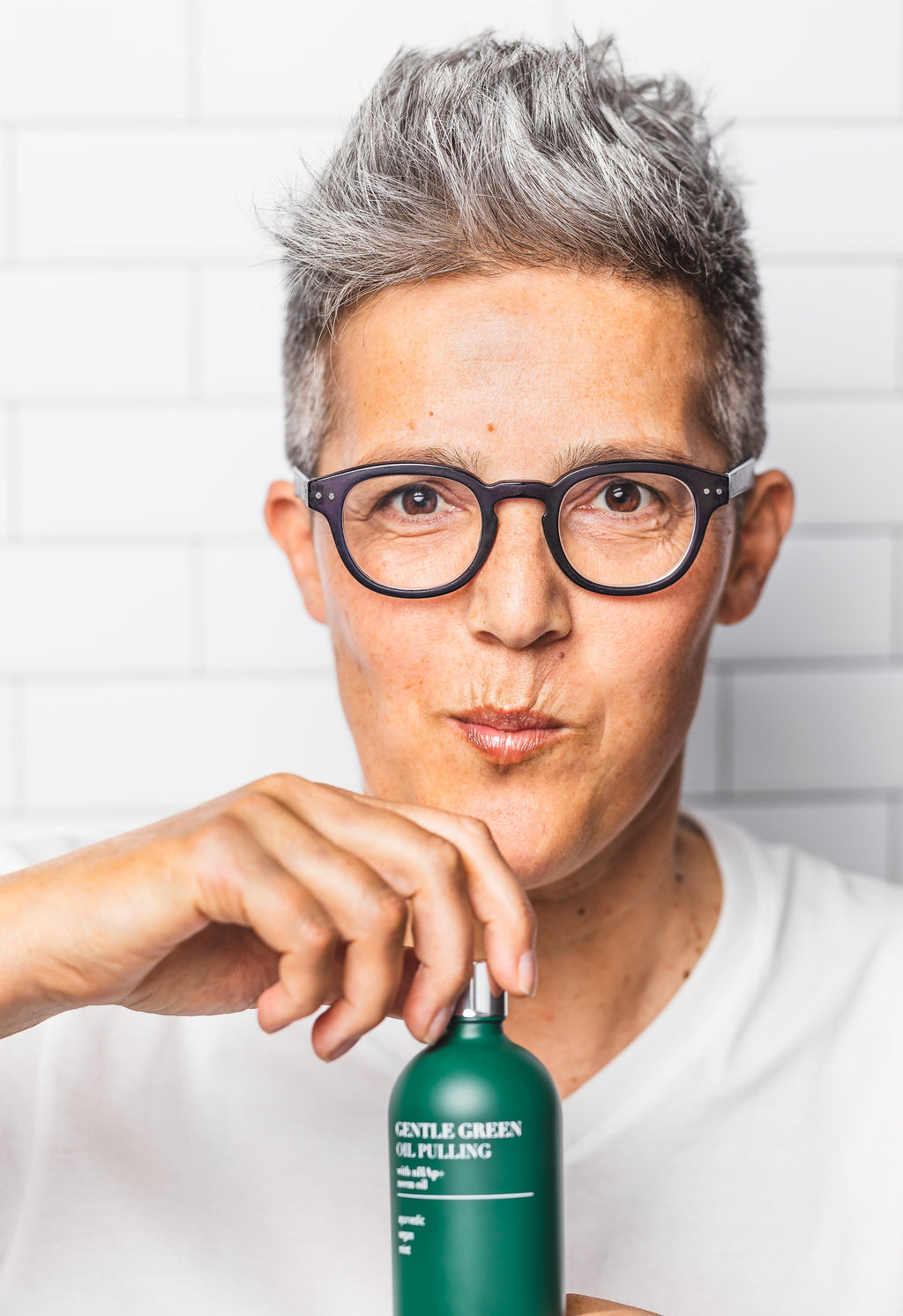 Gentle Green™ Oral Detox Bundle – Stainless Steel Tongue Scraper & Ayurvedic Oil Pulling by Terra & Co.